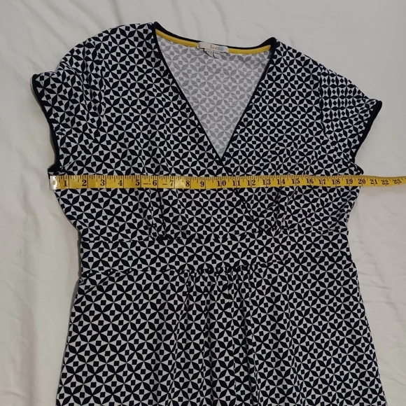 Boden Casual Jersey Dress Size 12R Pinwheel Print Empire Waist Navy Blue White - Picture 6 of 9
